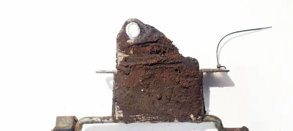 Volvo XC90 Engine mounting bracket
