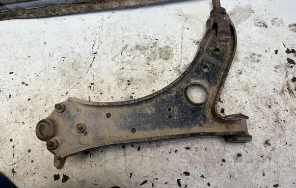 Volkswagen Golf V Front lower control arm/wishbone 1K0407189E