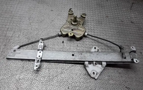 Rear door manual window regulator