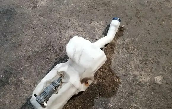 Ford Ka Windshield washer fluid reservoir/tank