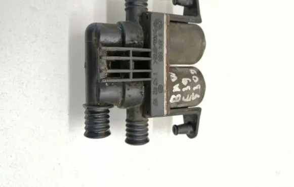 BMW 5 E39 Coolant heater control valve 147412137