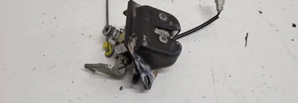 Nissan Almera Tino Tailgate/trunk/boot lock/catch/latch 