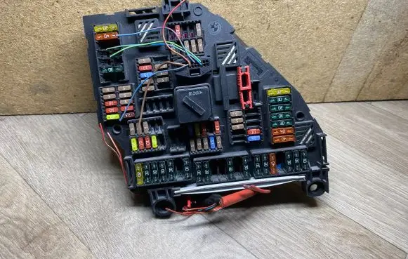 BMW 7 F01 F02 F03 F04 Fuse module 9210857 921085702 61149210857
