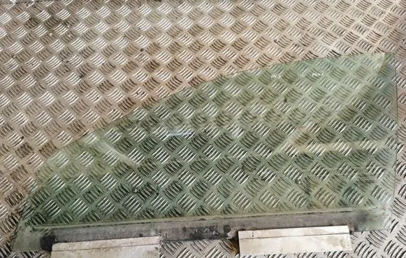 Volvo V70 Front door window glass four-door