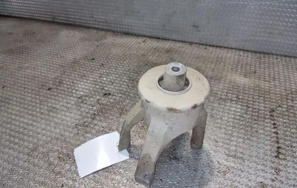 Volkswagen Transporter - Caravelle T5 Engine mount bracket 7E0199849