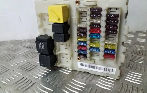 Ford Focus Fuse module 98AG14A073CH 518761002