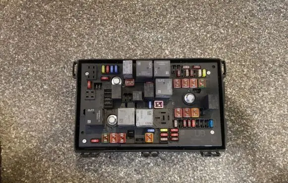 Opel Zafira B Fuse module 1386844