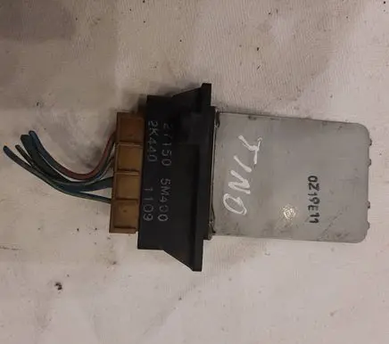 Nissan Almera Tino Heater blower motor/fan resistor 271505M400 2K4401109
