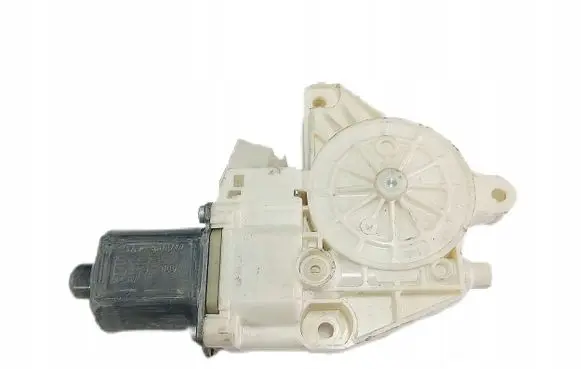 Mercedes-Benz E W212 Front door window regulator motor A2048200242