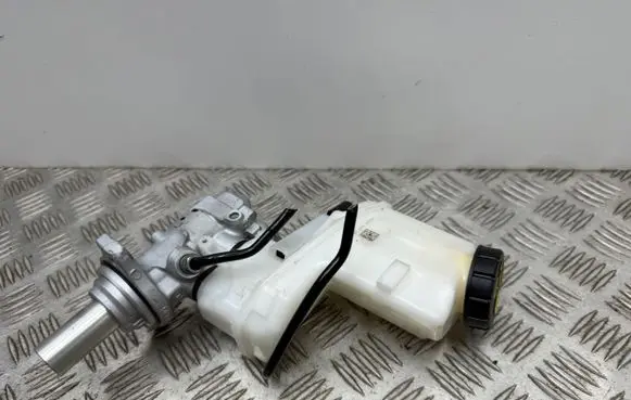 Volkswagen Tiguan Master brake cylinder 3WB611301B