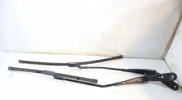 Volvo V60 Front wiper blade arm