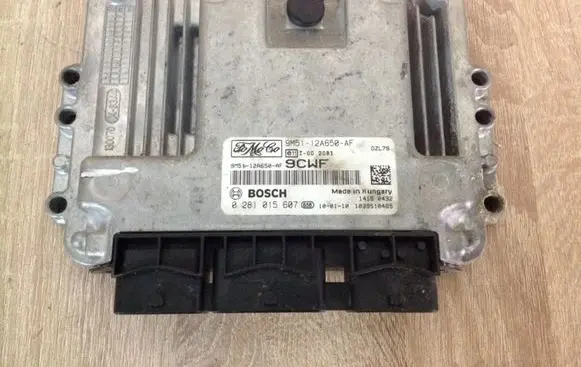Ford Focus Engine control unit/module 8M5112A650AF