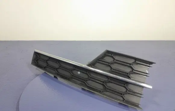 Skoda Octavia 985 Front grill 5E0807682G