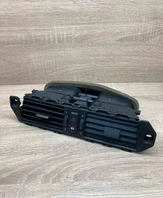 BMW 5 E60 E61 Dash center air vent grill 6910734 05114001