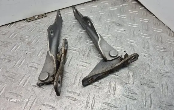 Subaru Impreza II Engine bonnet/hood hinges