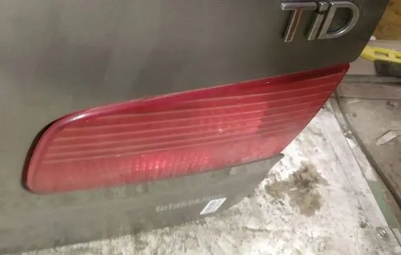 Tailgate rear/tail lights