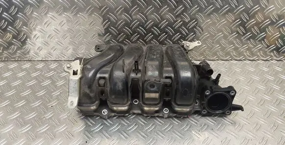 Toyota Yaris Intake manifold