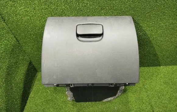 Renault Master III Glove box 685000045R