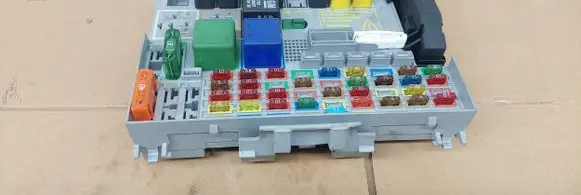 Opel Zafira A Fuse box set 24412497