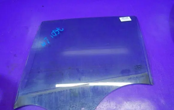 Renault Clio III Front door window glass four-door 