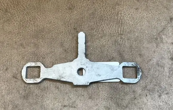 BMW 7 F01 F02 F03 F04 Fuel Injector clamp holder 7599878