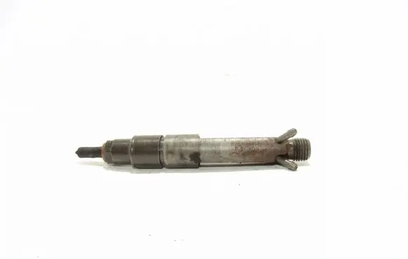 Volkswagen Golf IV Fuel injector 028130202P