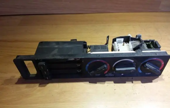 BMW 5 E34 Climate control unit 13842900