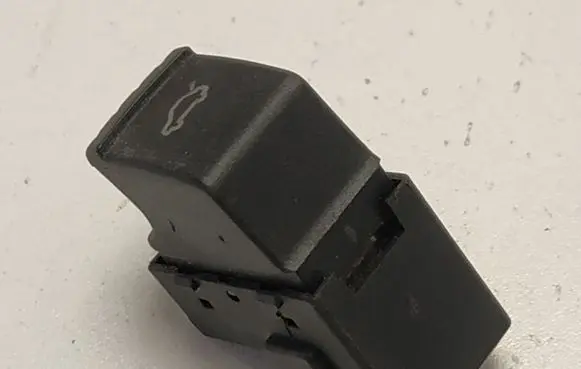 Volkswagen PASSAT B5.5 Tailgate opening switch 1J0959831A