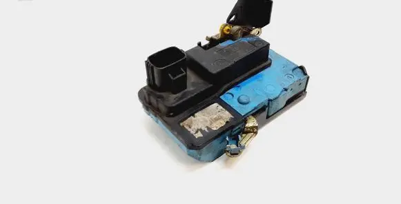 Volvo XC90 Front door lock 8650546