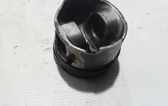 Renault Megane II Piston with connecting rod 7701474084