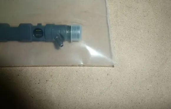 Renault Clio IV Fuel injector R01801AI
