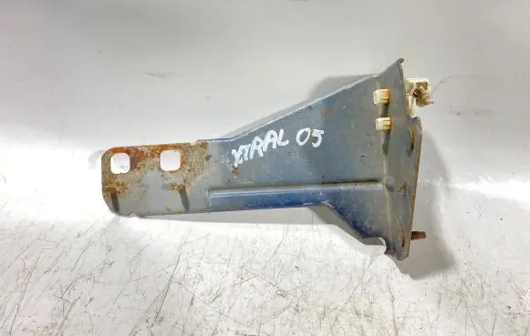 Nissan X-Trail T30 Headlight/headlamp mounting bracket 62216