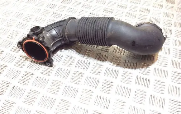 Land Rover Discovery Sport Turbo air intake inlet pipe/hose GJ329F876AB