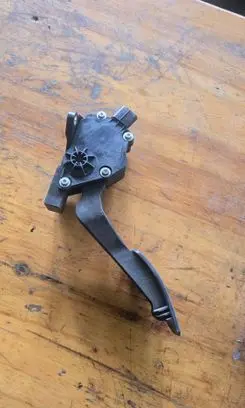 Subaru Outback Accelerator throttle pedal 36010AG140 1988007120