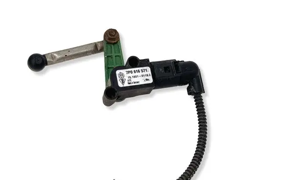 Volkswagen Touareg II Rear air suspension level height sensor 7P0616571