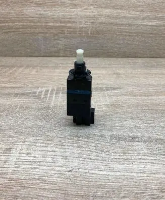 Mercedes-Benz E W211 Brake pedal sensor switch 0015454009