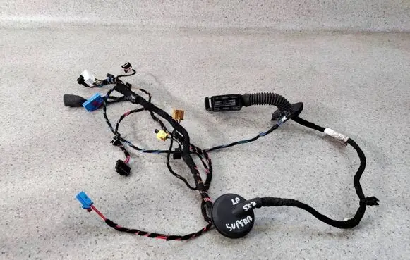 Skoda Superb B8 (3V) Front door wiring loom/harness boot 