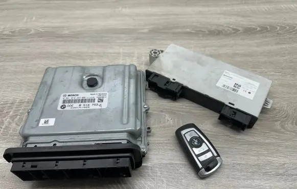 BMW 5 F10 F11 Engine control unit/module 8516753