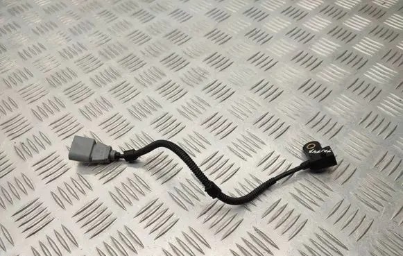Audi A4 S4 B8 8K Crankshaft position sensor 9805940