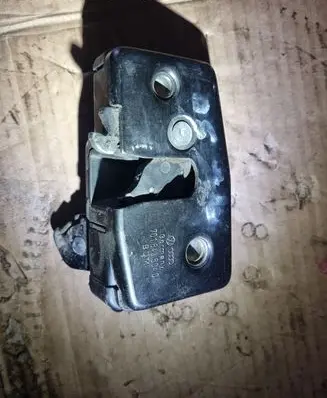 Volkswagen Transporter - Caravelle T4 Sliding door lock 701843604D
