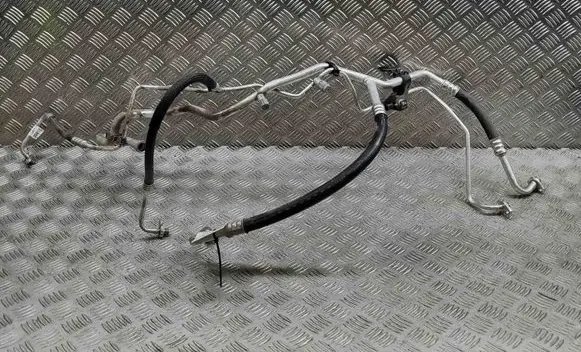 Opel Vivaro Air conditioning (A/C) pipe/hose 9830471380