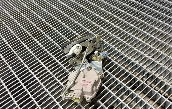 Suzuki Jimny Front door lock 1015280150