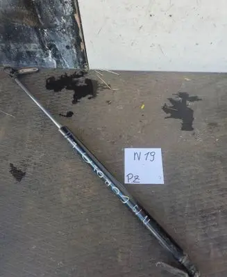 Toyota Corolla E110 Tailgate strut 7483929