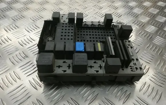 Volvo S80 Fuse module 08696098 08679899