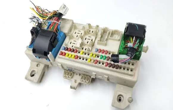 Mazda 3 I Fuse module 519383004