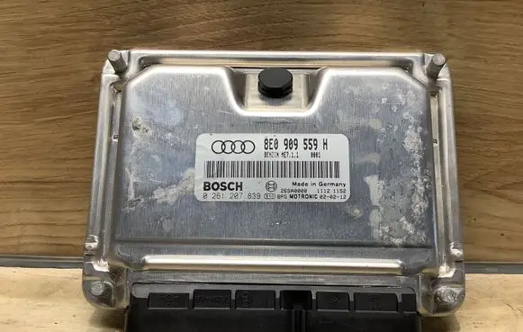 Audi A6 S6 C6 4F Engine control unit/module 8E0909559H 0261207839