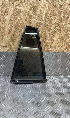 Toyota RAV 4 (XA40) Rear vent window glass 6818942060