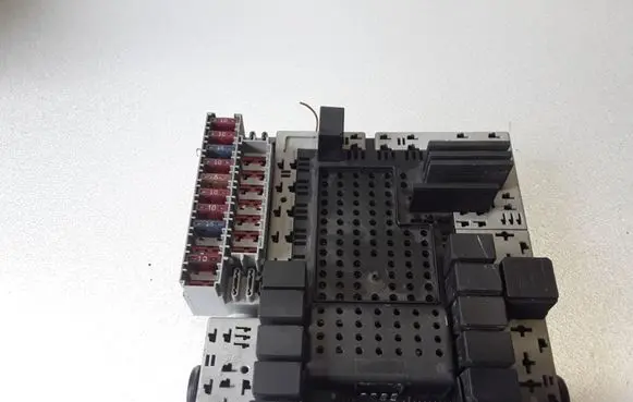 Volvo S80 Fuse module 9494509