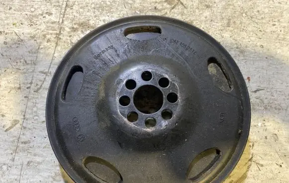 Audi A4 S4 B7 8E 8H Crankshaft pulley 06E105251C