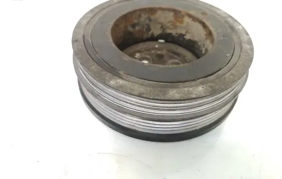 Volkswagen PASSAT B5 Crankshaft pulley 028105243Q